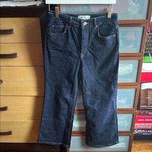 Zara Women's Navy Cropped Jeanssize 6